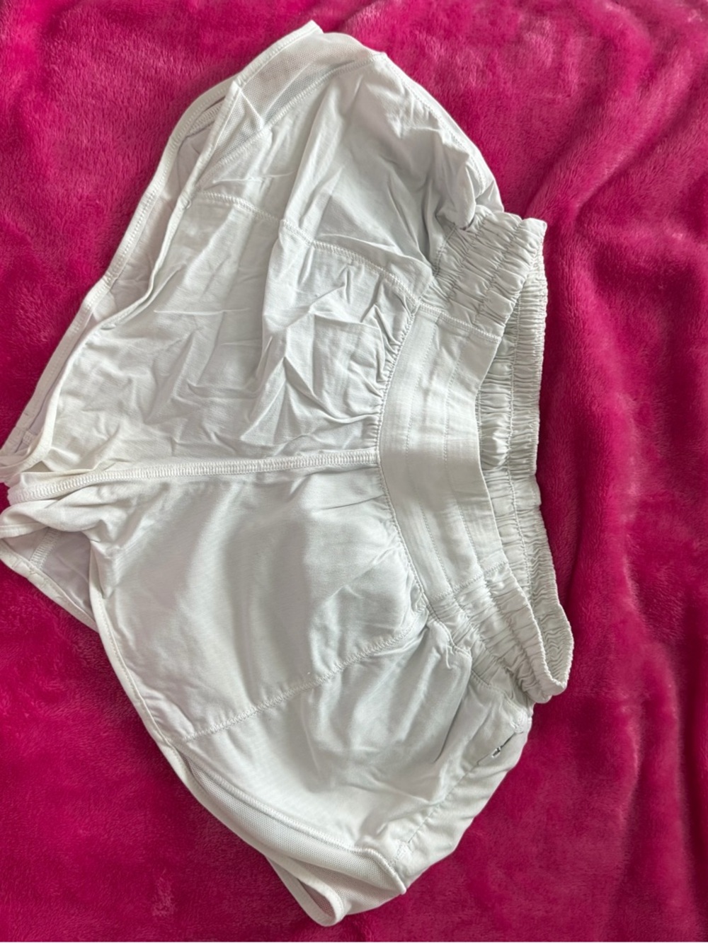 Lululemon hotty hot shorts white